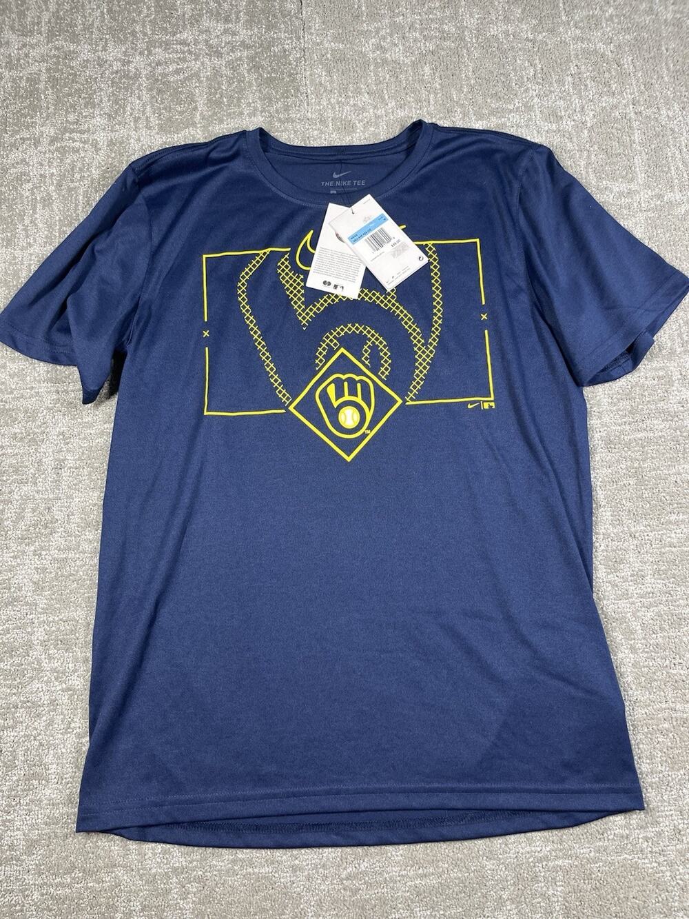 Nike Milwaukee Brewers NWT Men’s T-shirt Size M